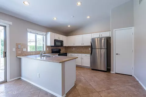 Kitchen - 10249 E Dolphin Ave, Mesa, AZ 85208 photo 2 of 7