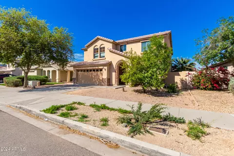 Exterior - 2936 S 73rd Ln, Phoenix, AZ 85043 photo 5 of 11