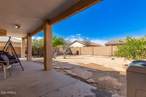 Exterior - 2936 S 73rd Ln, Phoenix, AZ 85043 photo 8 of 11