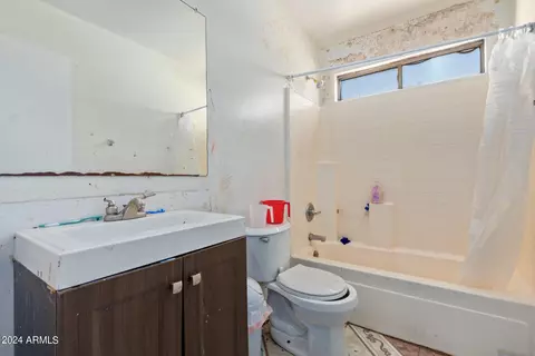 Bath - 2936 S 73rd Ln, Phoenix, AZ 85043 photo 4 of 5