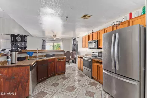Kitchen - 2936 S 73rd Ln, Phoenix, AZ 85043 photo 3 of 3