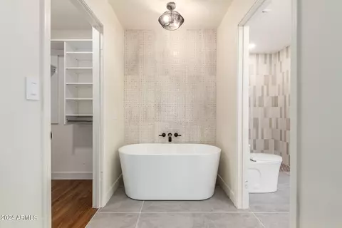 Bath - 5347 E Sheridan St, Phoenix, AZ 85008 photo 1 of 7