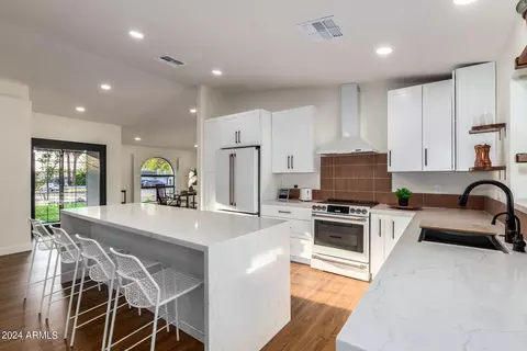 Kitchen - 5347 E Sheridan St, Phoenix, AZ 85008 photo 3 of 8