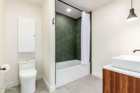Bath - 5347 E Sheridan St, Phoenix, AZ 85008 photo 6 of 7