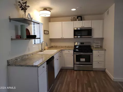 Kitchen - 806 S Sunset Dr, Snowflake, AZ 85937 photo 3 of 7