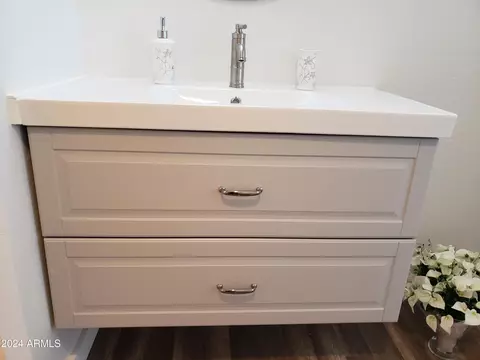 Bath - 806 S Sunset Dr, Snowflake, AZ 85937 photo 3 of 6