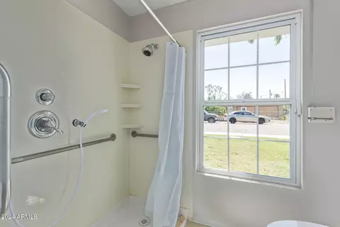 Bath - 1050 E Jarvis Ave, Mesa, AZ 85204 photo 2 of 4