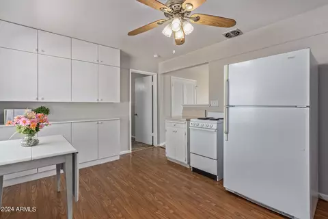 Kitchen - 1050 E Jarvis Ave, Mesa, AZ 85204 photo 2 of 3
