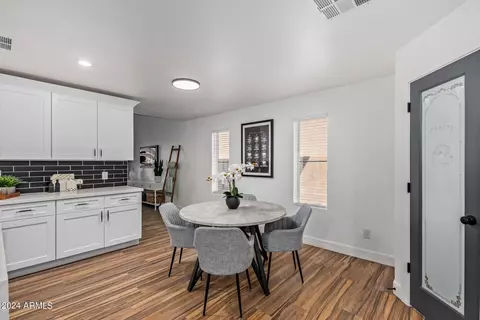 Dining - 4233 E Raven Rd, Phoenix, AZ 85044 photo 2 of 3