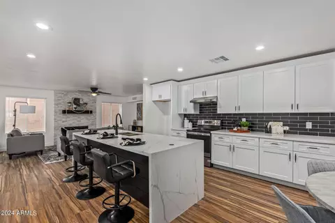 Kitchen - 4233 E Raven Rd, Phoenix, AZ 85044 photo 3 of 6