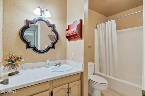 Bath - 1237 E Palacio Dr, Phoenix, AZ 85014 photo 3 of 3