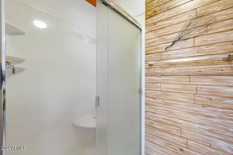 Bath - 1237 E Palacio Dr, Phoenix, AZ 85014 photo 2 of 3