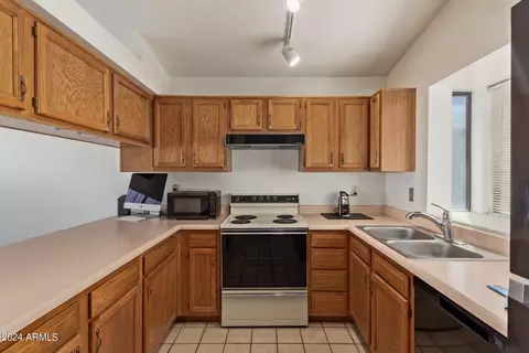Kitchen - 4725 E Brown Rd #72, Mesa, AZ 85205 photo 3 of 5