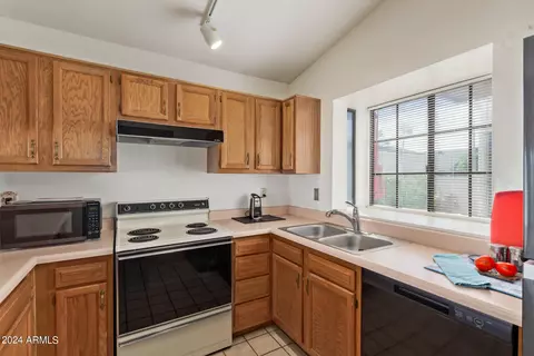 Kitchen - 4725 E Brown Rd #72, Mesa, AZ 85205 photo 4 of 5