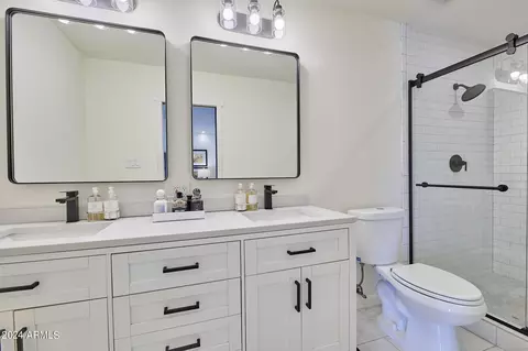 Bath - 2849 E Beryl Ave, Phoenix, AZ 85028 photo 2 of 2