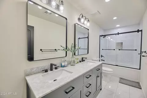 Bath - 2849 E Beryl Ave, Phoenix, AZ 85028 photo 1 of 2