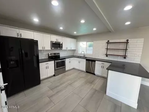 Kitchen - 3907 E Aster Dr, Phoenix, AZ 85032 photo 2 of 4