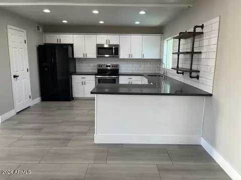 Kitchen - 3907 E Aster Dr, Phoenix, AZ 85032 photo 4 of 4