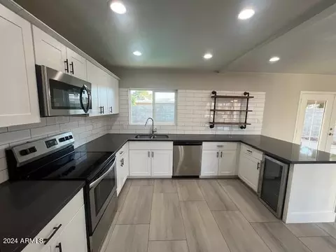 Kitchen - 3907 E Aster Dr, Phoenix, AZ 85032 photo 3 of 4