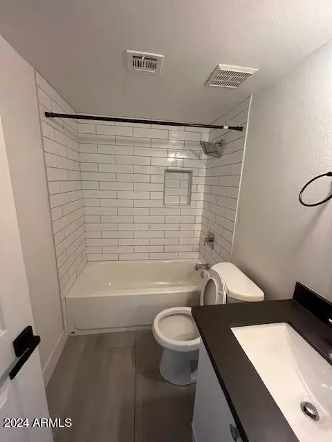Bath - 3907 E Aster Dr, Phoenix, AZ 85032 photo 2 of 5