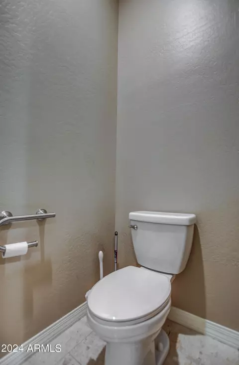 Bath - 2762 E Parkview Dr, Gilbert, AZ 85295 photo 5 of 9