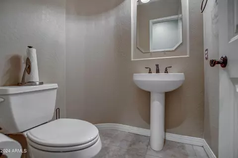 Bath - 2762 E Parkview Dr, Gilbert, AZ 85295 photo 1 of 9