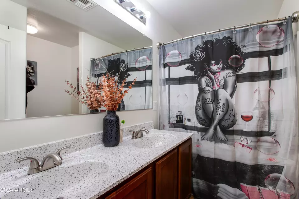 Bath - 1526 N 81st Ln, Phoenix, AZ 85043 photo 4 of 5