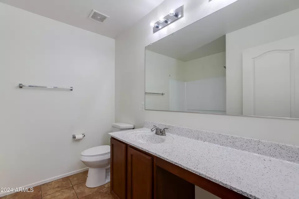 Bath - 1526 N 81st Ln, Phoenix, AZ 85043 photo 3 of 5