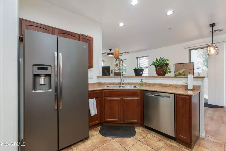 Kitchen - 1526 N 81st Ln, Phoenix, AZ 85043 photo 5 of 6