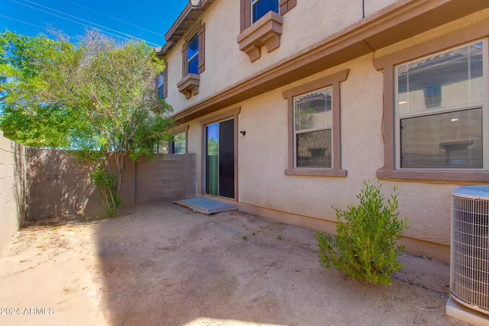 Exterior - 1526 N 81st Ln, Phoenix, AZ 85043 photo 7 of 10