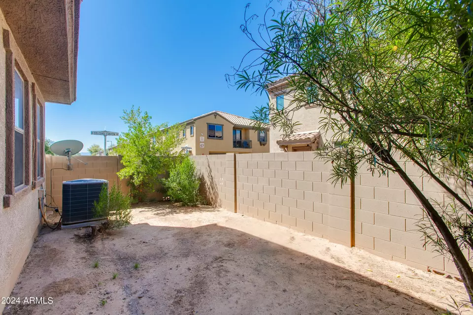 Exterior - 1526 N 81st Ln, Phoenix, AZ 85043 photo 5 of 10