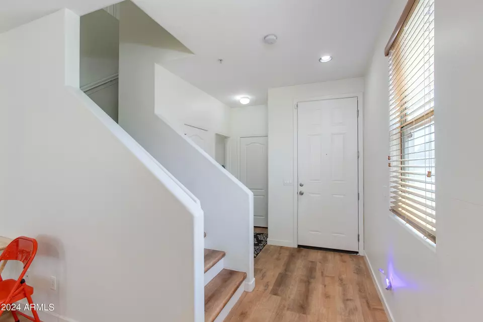 Entry Way - 1526 N 81st Ln, Phoenix, AZ 85043 photo 2 of 2