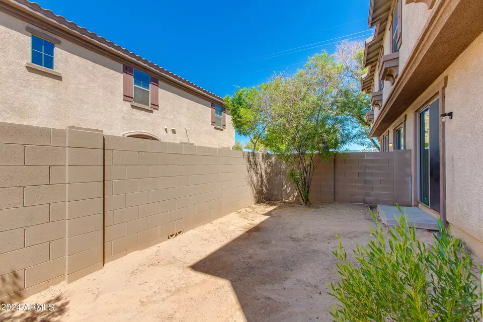 Exterior - 1526 N 81st Ln, Phoenix, AZ 85043 photo 4 of 10