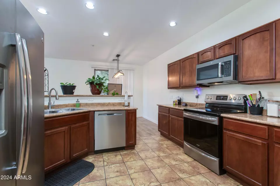 Kitchen - 1526 N 81st Ln, Phoenix, AZ 85043 photo 1 of 6