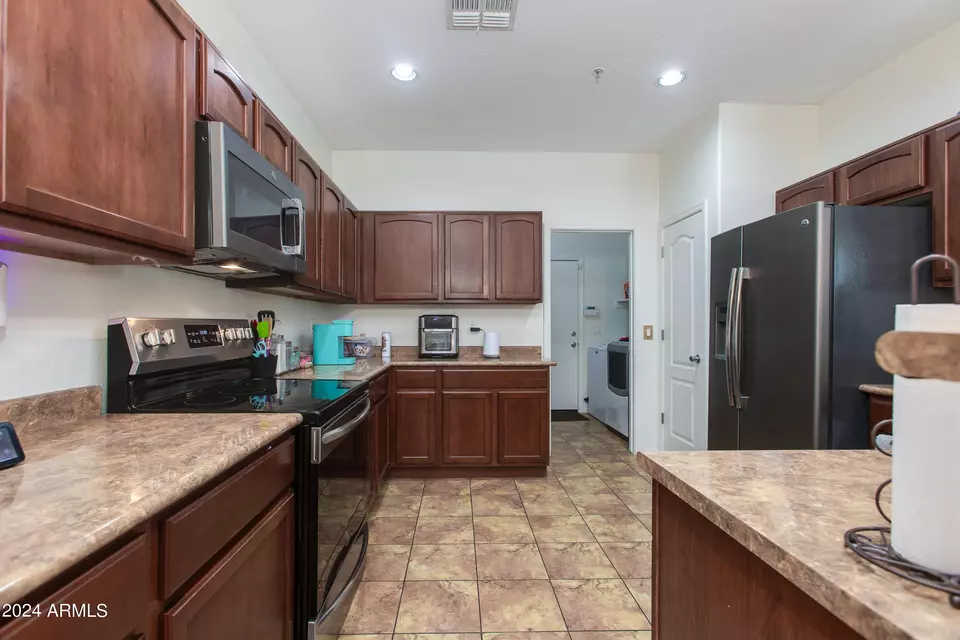 Kitchen - 1526 N 81st Ln, Phoenix, AZ 85043 photo 2 of 6