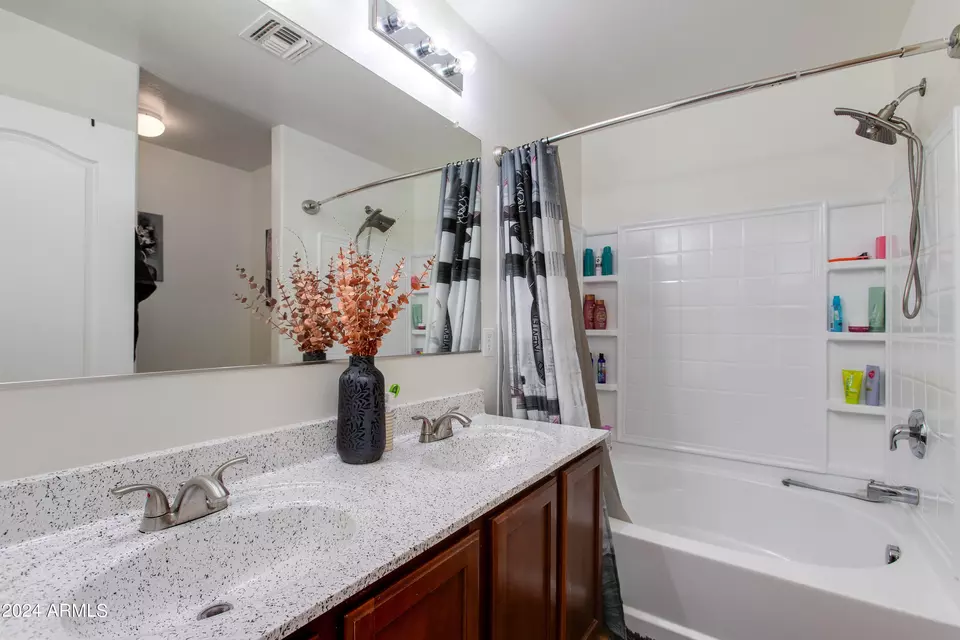 Bath - 1526 N 81st Ln, Phoenix, AZ 85043 photo 5 of 5