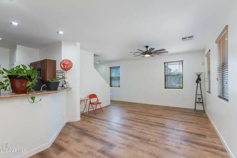 Living - 1526 N 81st Ln, Phoenix, AZ 85043 photo 1 of 3