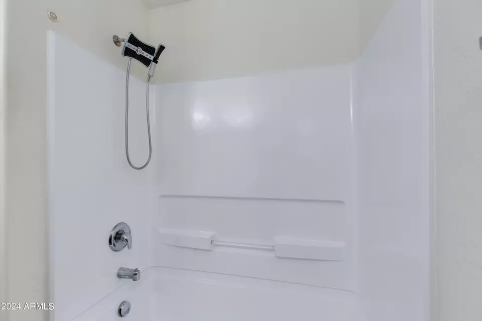 Bath - 1526 N 81st Ln, Phoenix, AZ 85043 photo 2 of 5