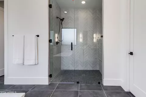 Bath - 4609 E Catalina Dr, Phoenix, AZ 85018 photo 3 of 12