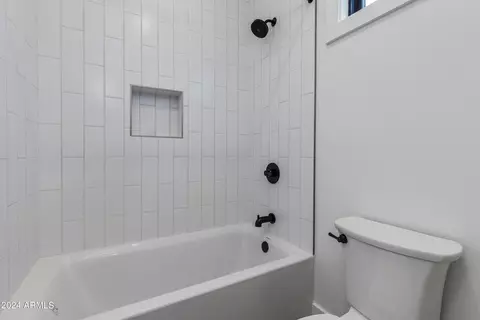 Bath - 4609 E Catalina Dr, Phoenix, AZ 85018 photo 11 of 12