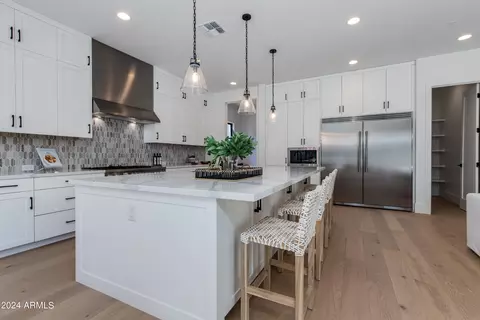 Kitchen - 4609 E Catalina Dr, Phoenix, AZ 85018 photo 5 of 6