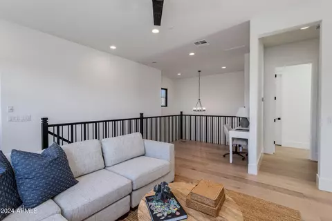 Entry Way - 4609 E Catalina Dr, Phoenix, AZ 85018 photo 1 of 3