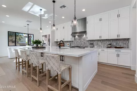 Kitchen - 4609 E Catalina Dr, Phoenix, AZ 85018 photo 2 of 6