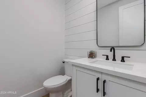 Bath - 4609 E Catalina Dr, Phoenix, AZ 85018 photo 12 of 12