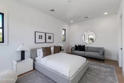 Bedroom - 4609 E Catalina Dr, Phoenix, AZ 85018 photo 4 of 11