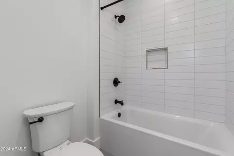 Bath - 4609 E Catalina Dr, Phoenix, AZ 85018 photo 8 of 12