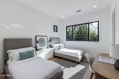 Bedroom - 4609 E Catalina Dr, Phoenix, AZ 85018 photo 6 of 11