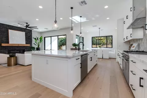 Kitchen - 4609 E Catalina Dr, Phoenix, AZ 85018 photo 1 of 6