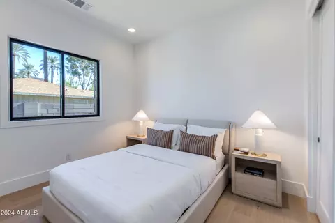 Bedroom - 4609 E Catalina Dr, Phoenix, AZ 85018 photo 8 of 11
