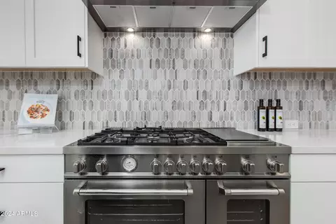 Kitchen - 4609 E Catalina Dr, Phoenix, AZ 85018 photo 6 of 6